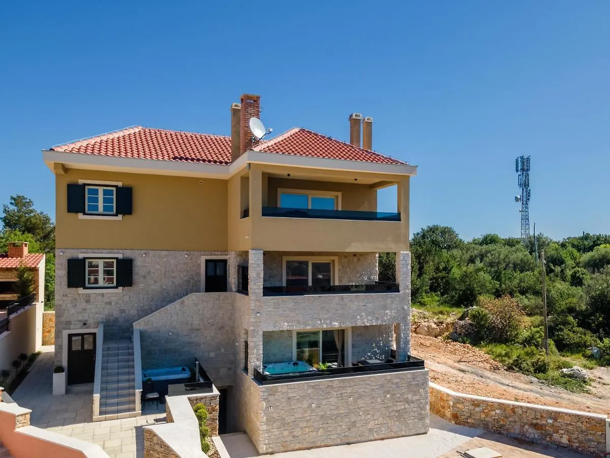 Teona Luxury Studio Apartment With Jacuzzi And Garden View Sali