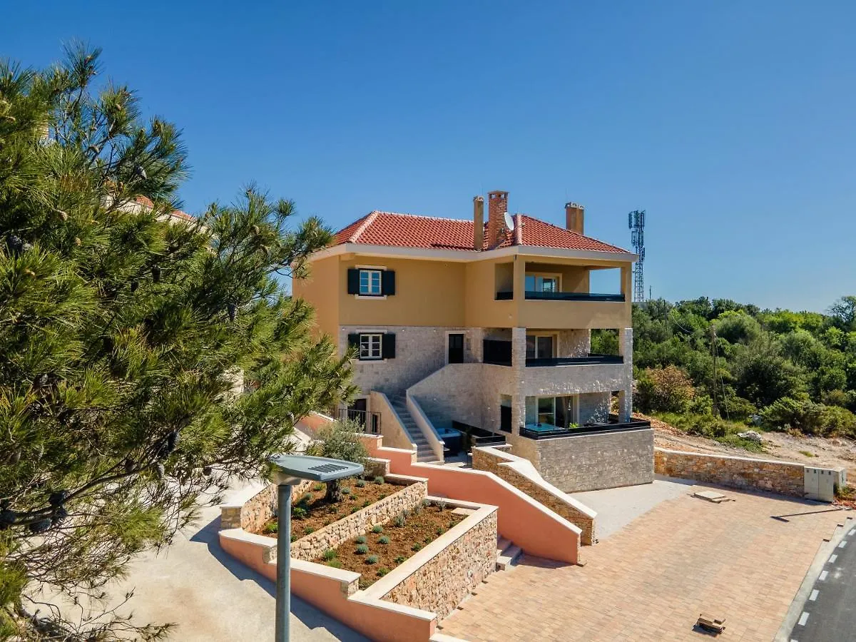 Teona Luxury Studio Apartment With Jacuzzi And Garden View