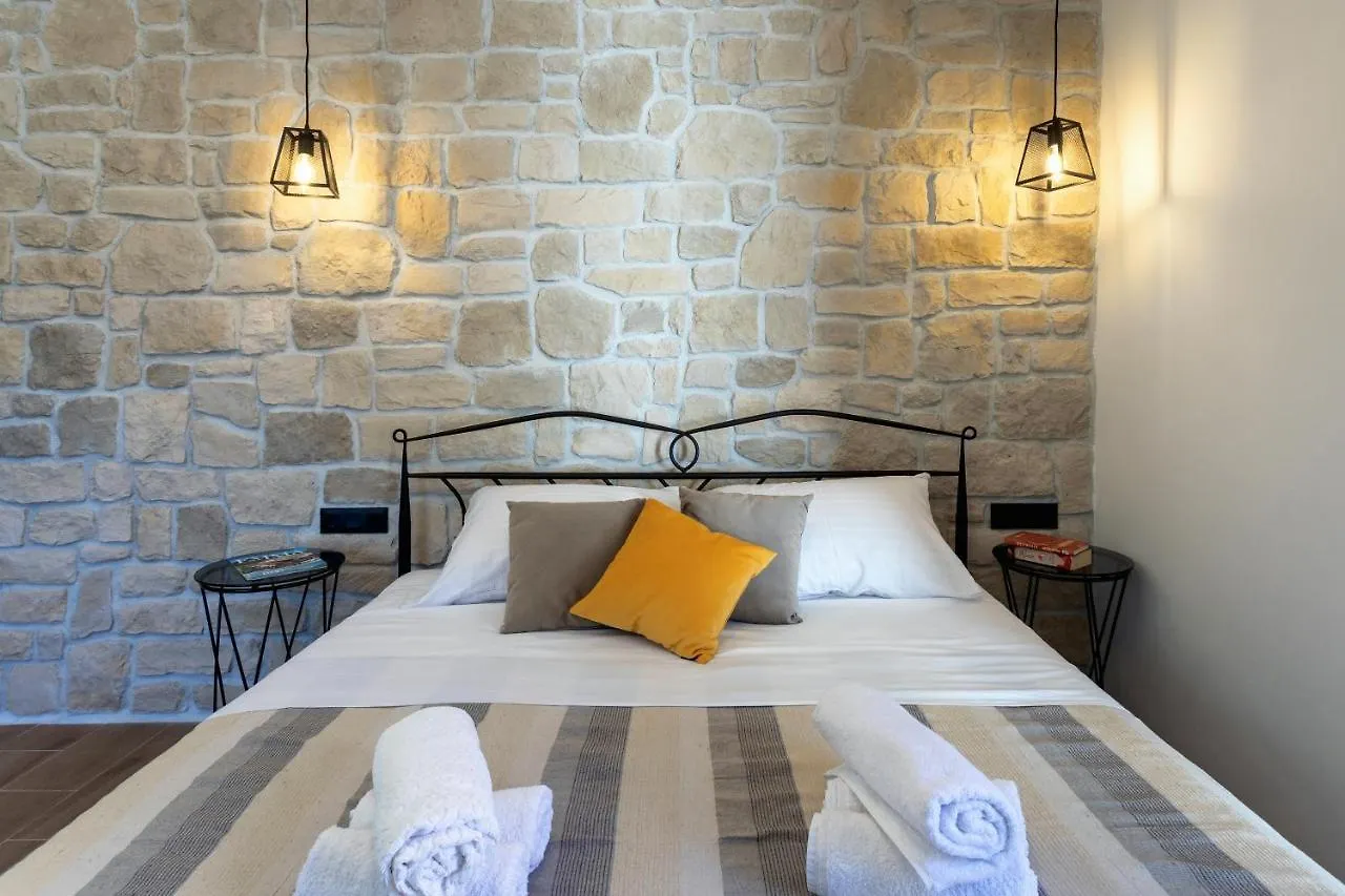 Teona Luxury Studio Apartment With Jacuzzi And Garden View Croatia