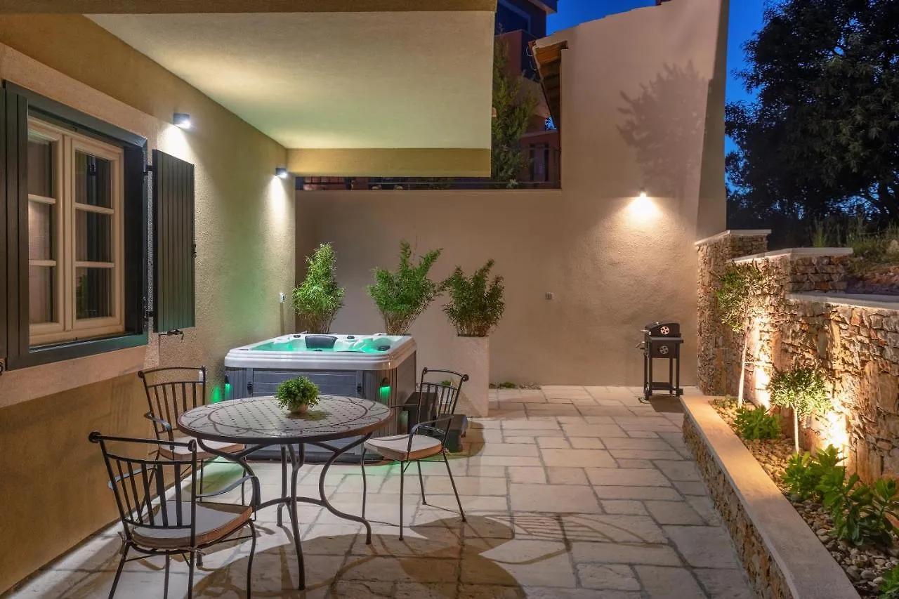 Teona Luxury Studio Apartment With Jacuzzi And Garden View 0*, Sali