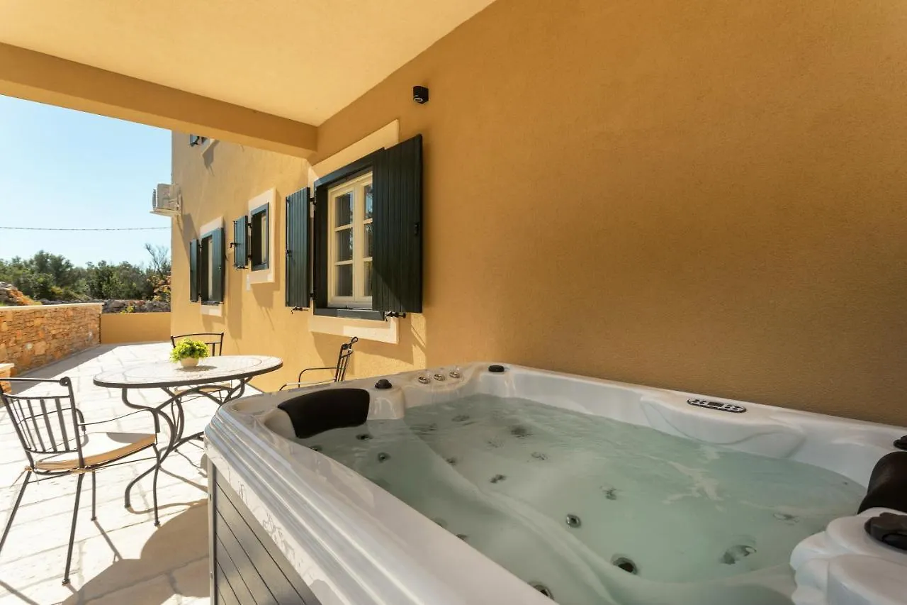 Teona Luxury Studio Apartment With Jacuzzi And Garden View